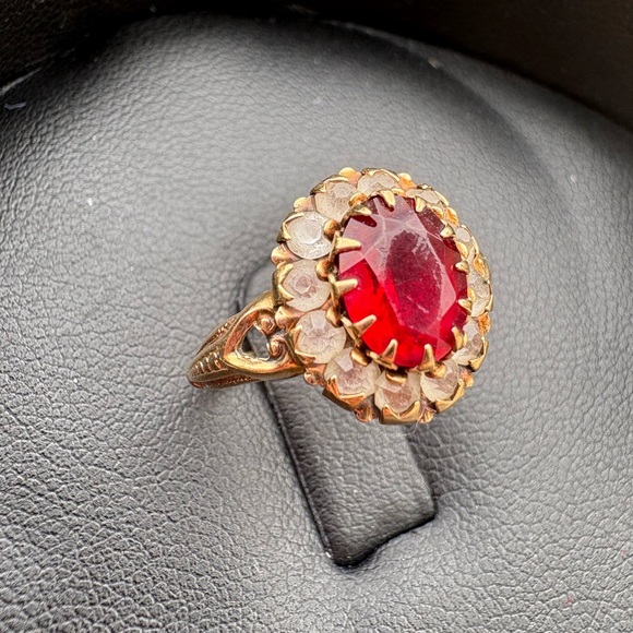 10K yellow gold Antique Victorian cocktail ring ruby red 5 glass stone - Picture 14 of 16